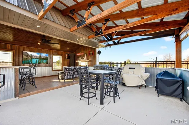 $1,300,000 | 2745 North Cappel Road, Moscow Mills, MO 63362