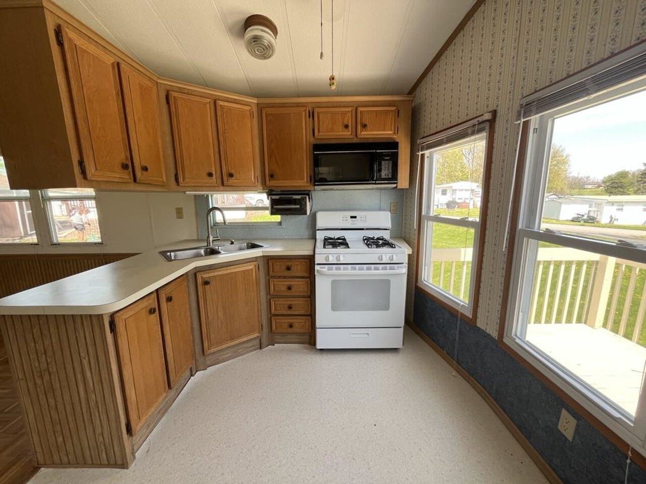 17 Jonathan Circle South Hero, VT 05486 - Photo 4 of 28