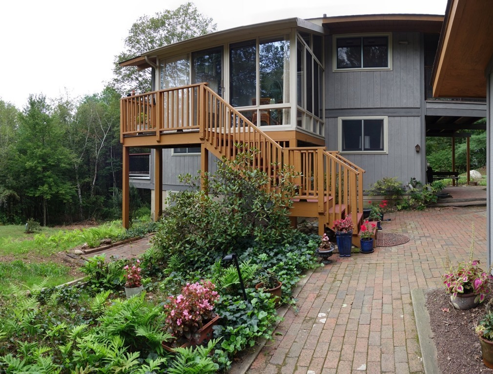 1290 Bay Road Amherst, MA 01002 - Photo 3 of 30