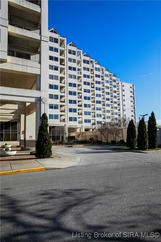 $239,000 | 1 Riverpointe Plaza, Unit 820, Jeffersonville, IN 47130