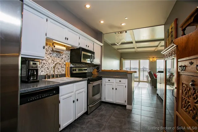 $239,000 | 1 Riverpointe Plaza, Unit 820, Jeffersonville, IN 47130