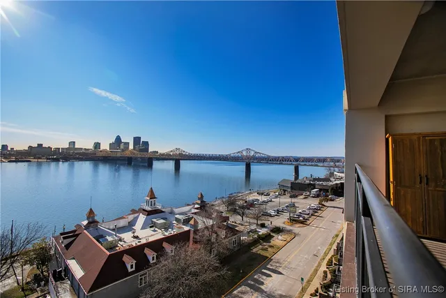 $239,000 | 1 Riverpointe Plaza, Unit 820, Jeffersonville, IN 47130