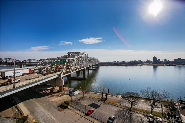 $239,000 | 1 Riverpointe Plaza, Unit 820, Jeffersonville, IN 47130