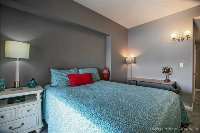 $239,000 | 1 Riverpointe Plaza, Unit 820, Jeffersonville, IN 47130