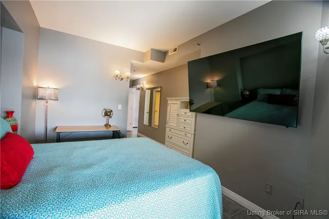 $239,000 | 1 Riverpointe Plaza, Unit 820, Jeffersonville, IN 47130