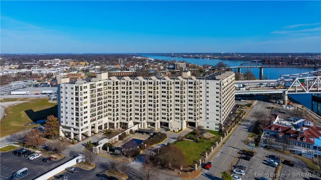 $239,000 | 1 Riverpointe Plaza, Unit 820, Jeffersonville, IN 47130