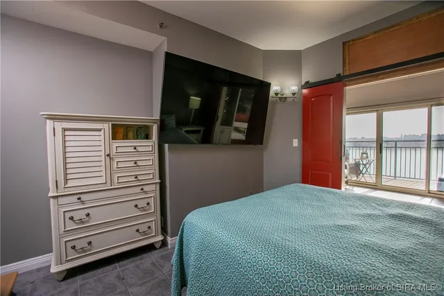 $239,000 | 1 Riverpointe Plaza, Unit 820, Jeffersonville, IN 47130