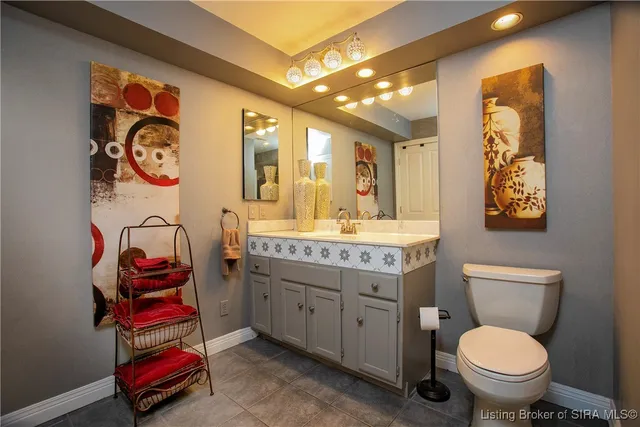 $239,000 | 1 Riverpointe Plaza, Unit 820, Jeffersonville, IN 47130