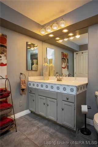 $239,000 | 1 Riverpointe Plaza, Unit 820, Jeffersonville, IN 47130