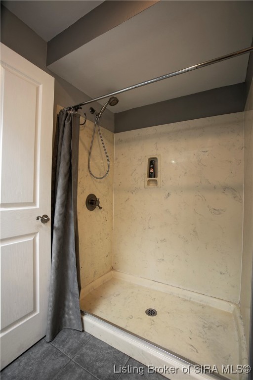 1 Riverpointe Plaza, Unit 820 Jeffersonville, IN 47130 - Photo 48 of 56 Upgraded step-in shower