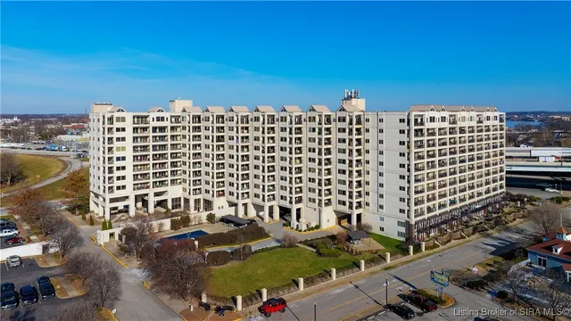 $239,000 | 1 Riverpointe Plaza, Unit 820, Jeffersonville, IN 47130