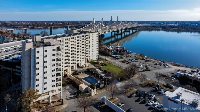 $239,000 | 1 Riverpointe Plaza, Unit 820, Jeffersonville, IN 47130