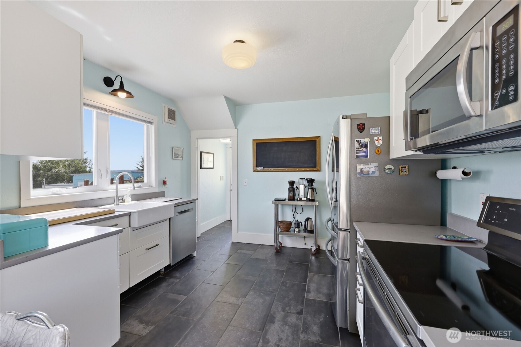 425 Walker Street Port Townsend, WA 98368 - Photo 11 of 40