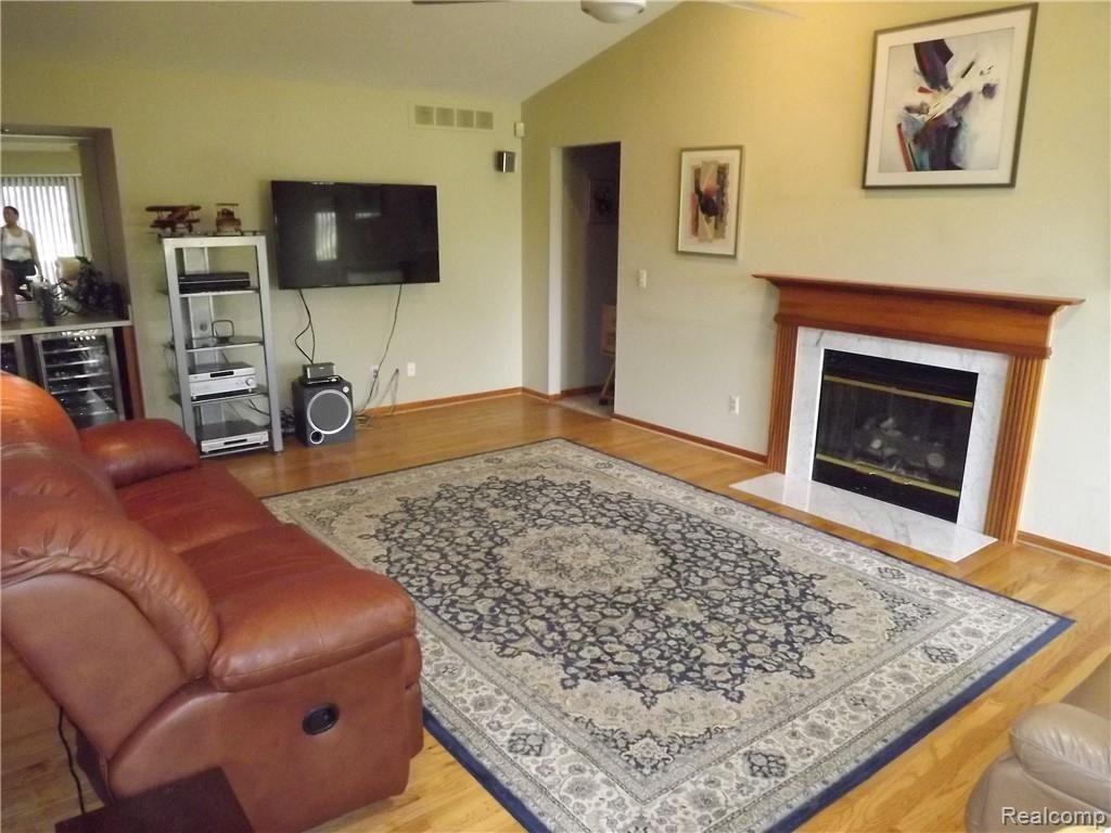 2168 London Bridge Drive, Unit 53 Rochester Hills, MI 48307 - Photo 2 of 17