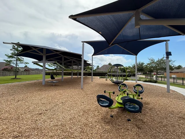 a view of a backyard with table and chairs