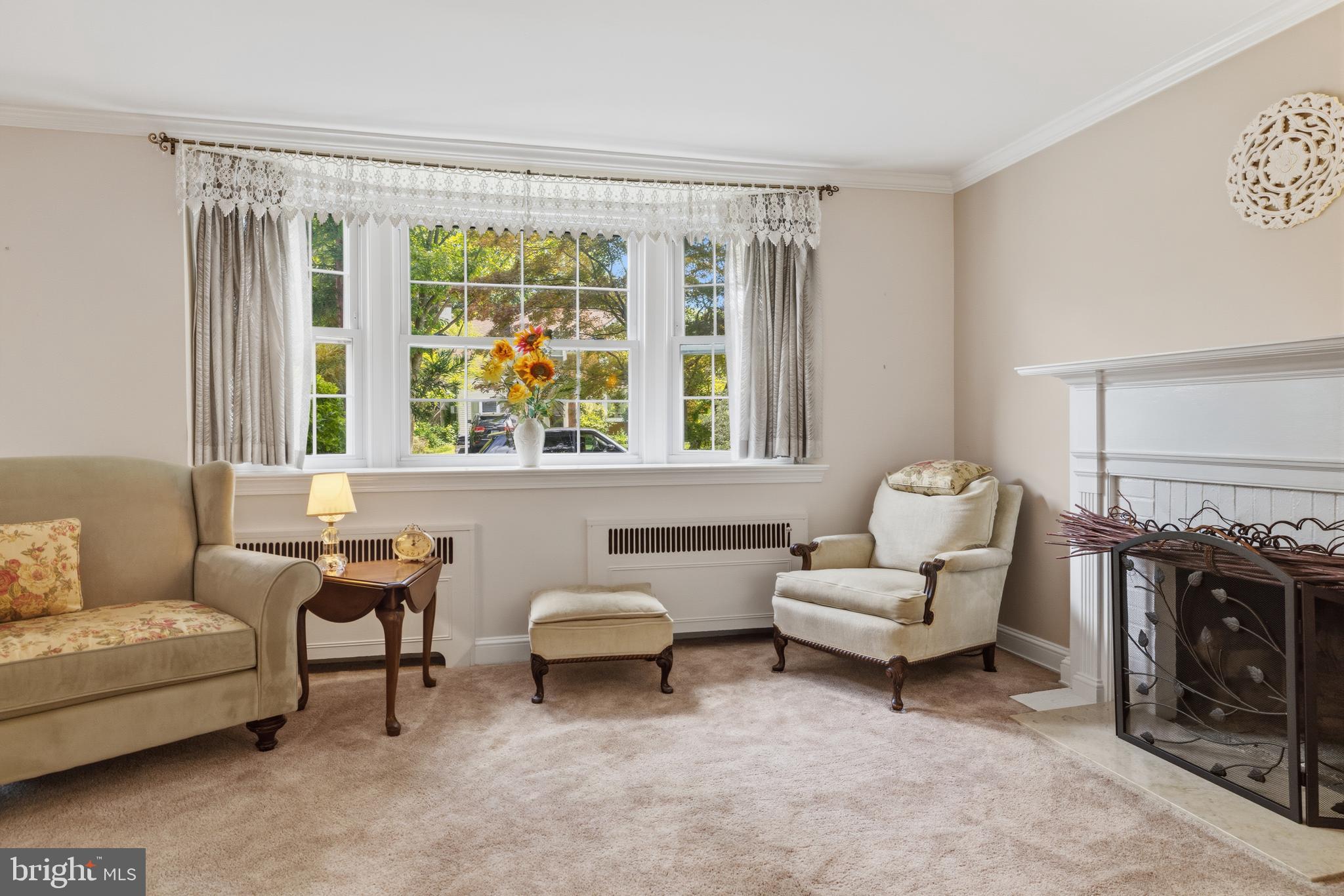21 West Chelfield Road Glenside, PA 19038 - Photo 6 of 51 Living Room