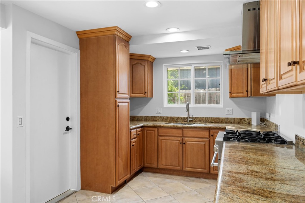 11148 Plainview Avenue Tujunga, CA 91042 - Photo 12 of 29