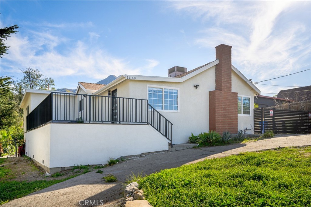 11148 Plainview Avenue Tujunga, CA 91042 - Photo 3 of 29