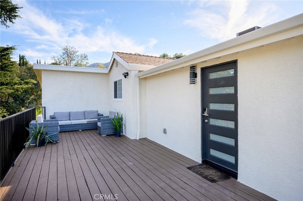 11148 Plainview Avenue Tujunga, CA 91042 - Photo 4 of 29