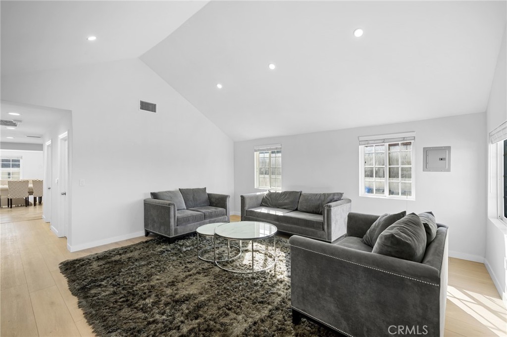 11148 Plainview Avenue Tujunga, CA 91042 - Photo 7 of 29