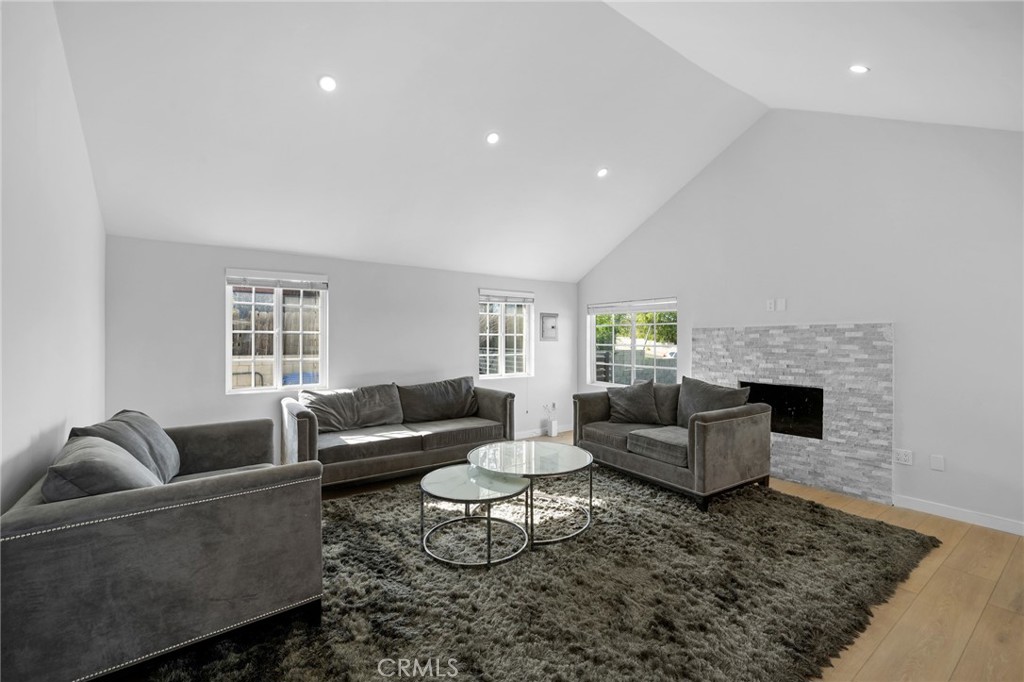 11148 Plainview Avenue Tujunga, CA 91042 - Photo 8 of 29