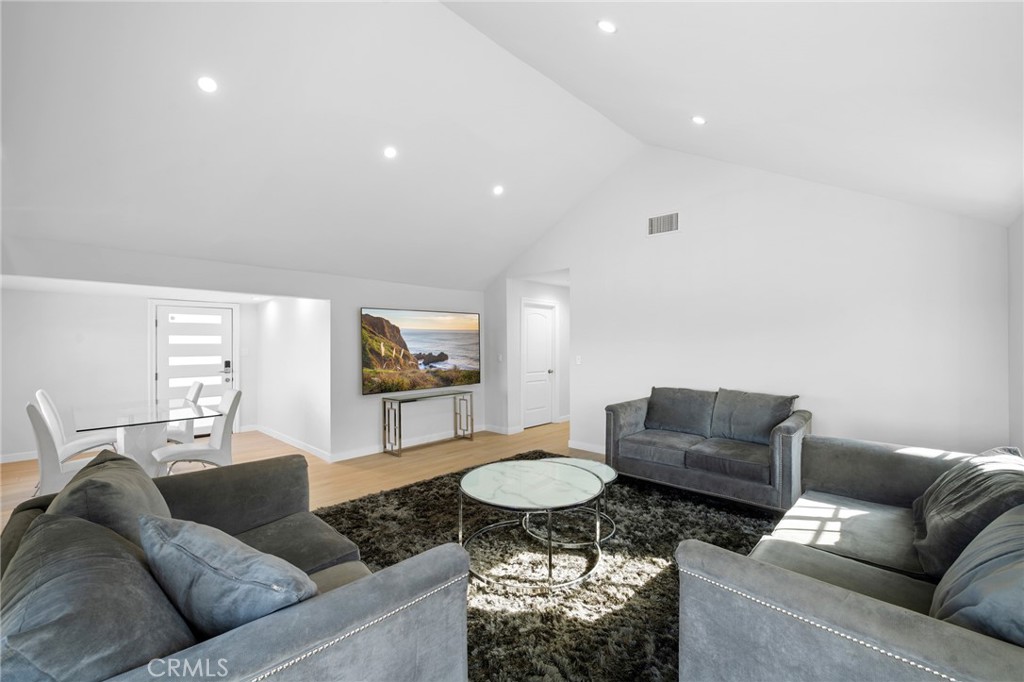 11148 Plainview Avenue Tujunga, CA 91042 - Photo 10 of 29