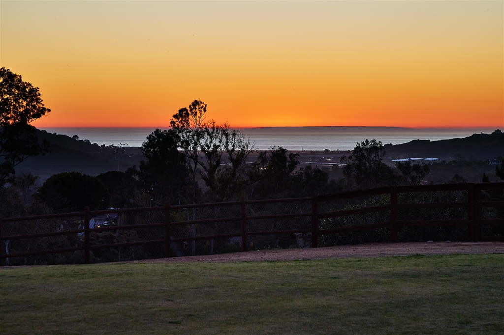 5260 La Glorieta, Rancho Santa Fe, CA 92067 Compass