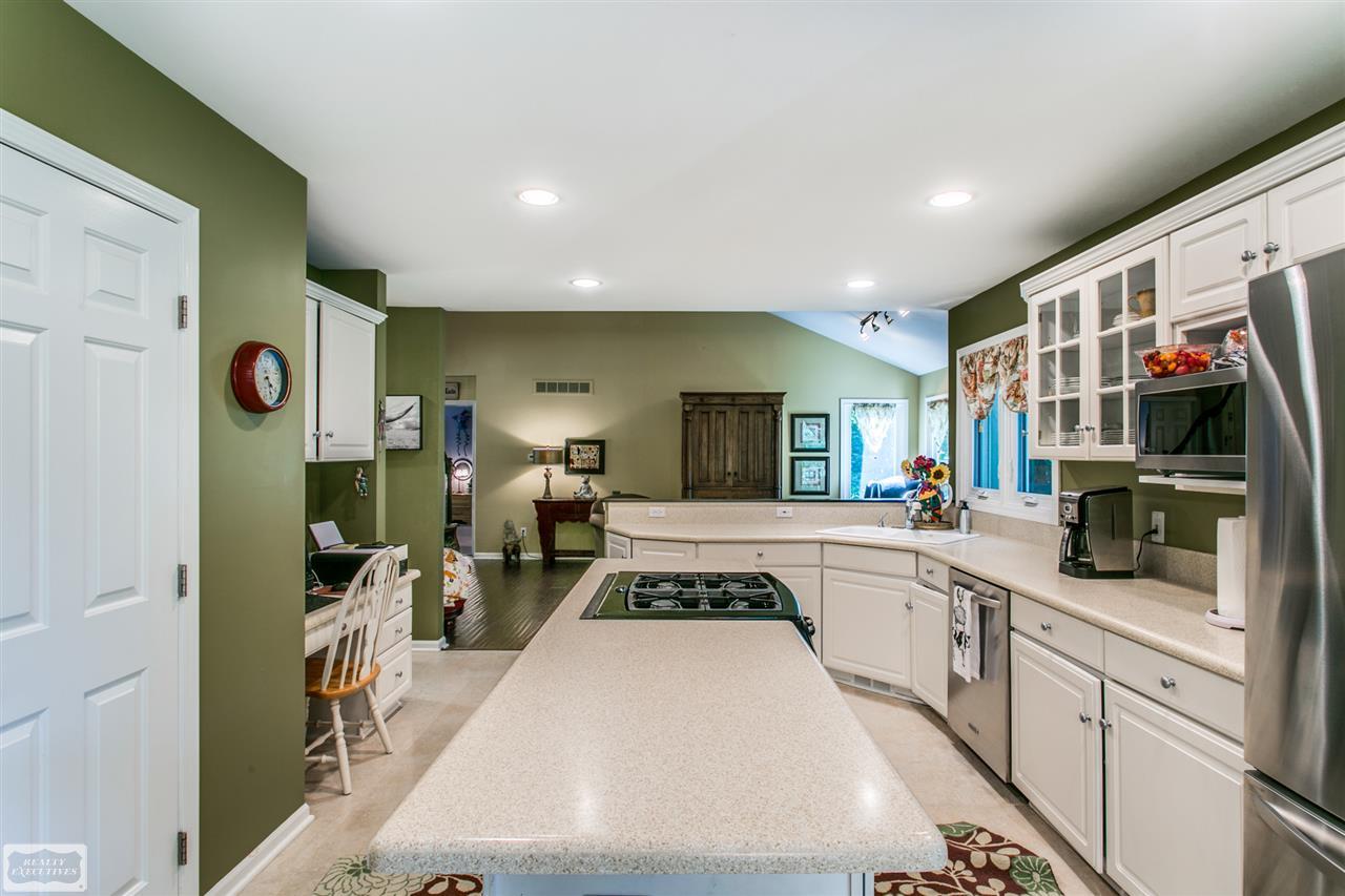 1495 East Buell Road Rochester, MI 48306 - Photo 16 of 31 31351547-15.JPG