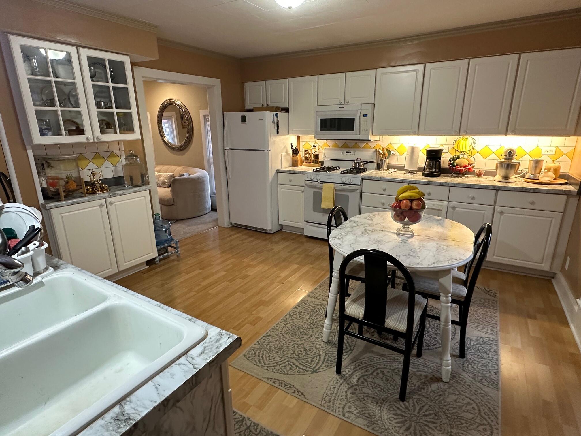 315 South 8th Street, Unit 315 1/2 Delavan, WI 53115 - Photo 20 of 40 2nd Floor him Kitchen (3)