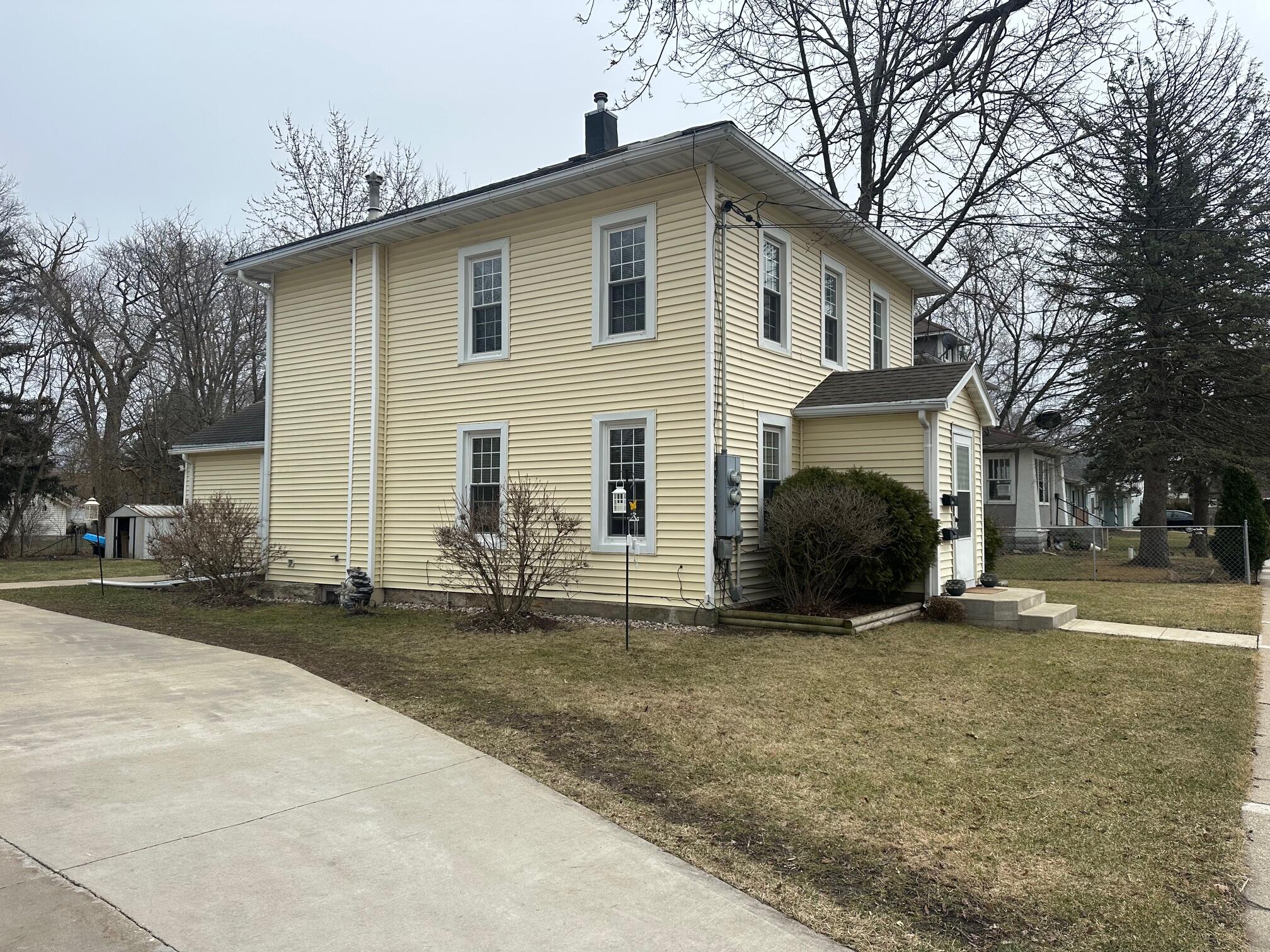 315 South 8th Street, Unit 315 1/2 Delavan, WI 53115 - Photo 33 of 40 Front left