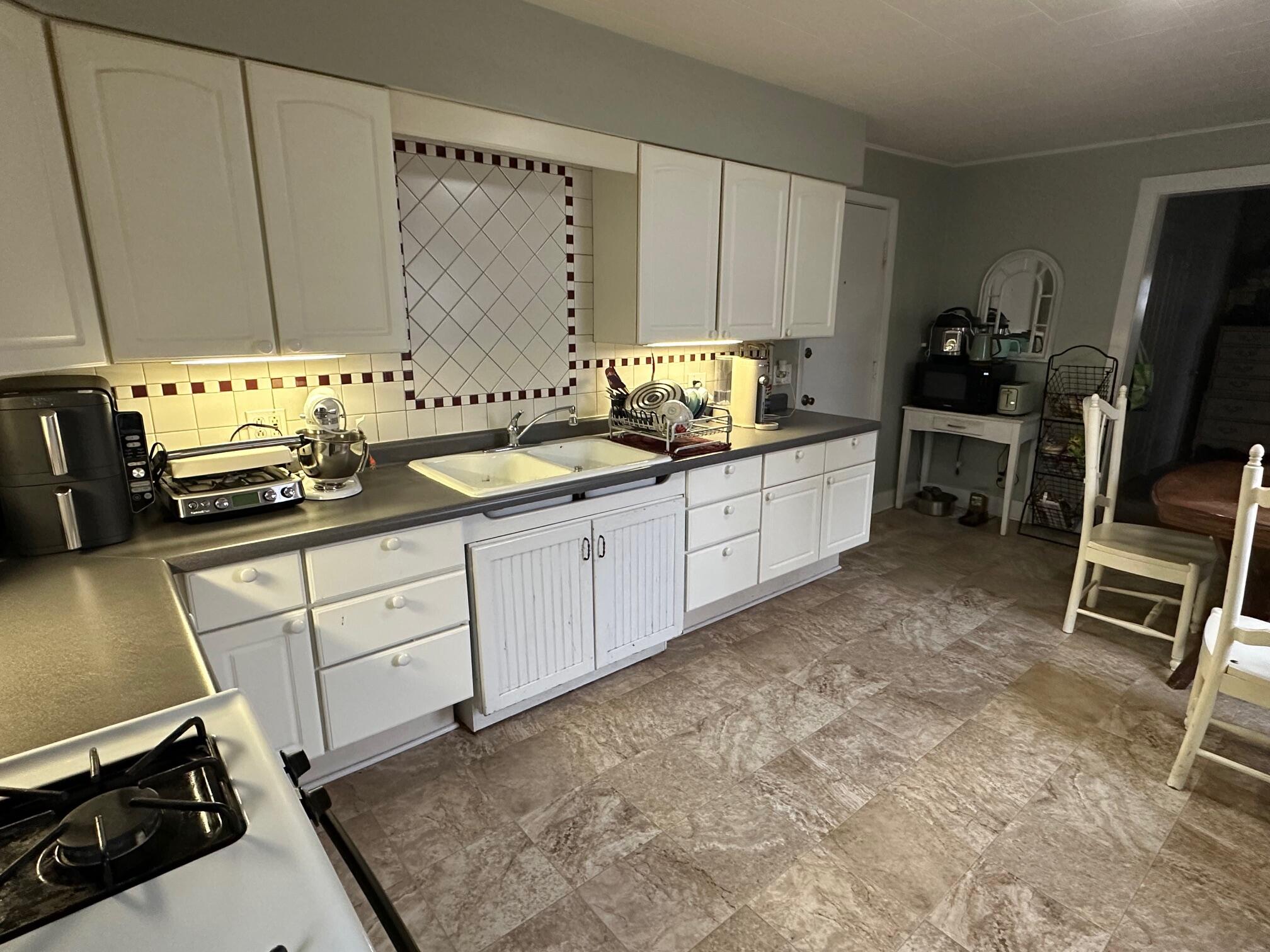 315 South 8th Street, Unit 315 1/2 Delavan, WI 53115 - Photo 6 of 40 Large kitchen (3)