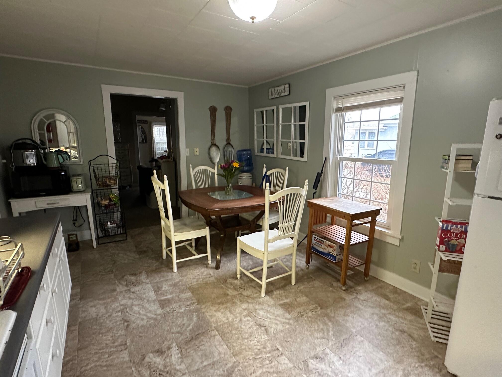 315 South 8th Street, Unit 315 1/2 Delavan, WI 53115 - Photo 7 of 40 Large kitchen (4)