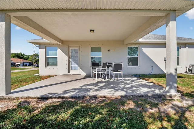 a view of an house with backyard and tree