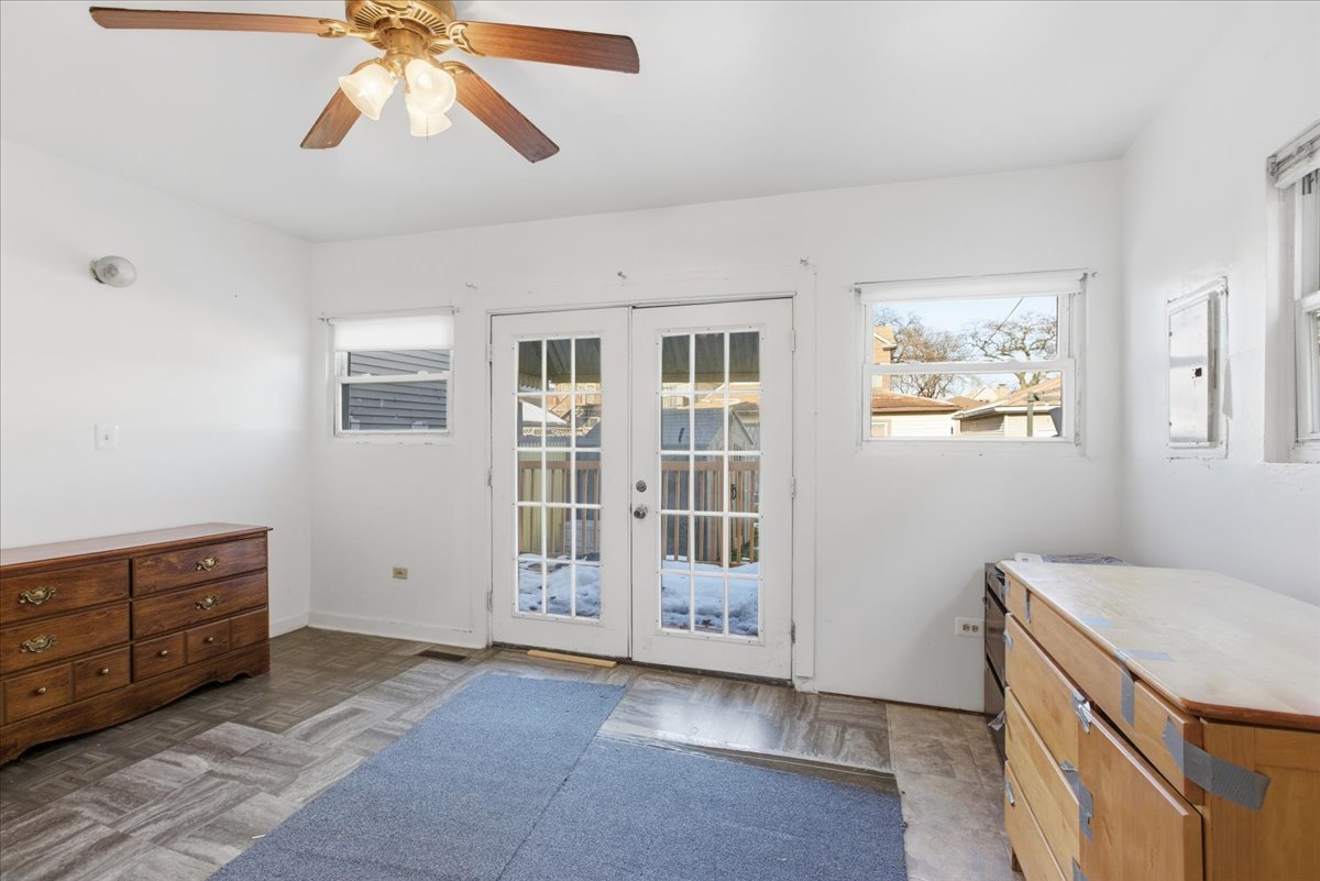 516 West 45th Place Chicago, IL 60609 - Photo 5 of 12 a view of an empty room with a window