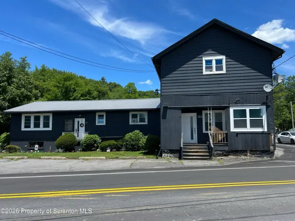 $1,850 | 383 East Saylor Avenue, Wilkes Barre, PA 18702