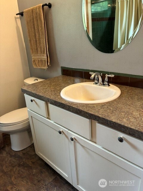 5178 Orcas Road Orcas Island, WA 98245 - Photo 20 of 28 a bathroom with a granite countertop toilet sink and mirror