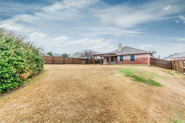 a view of a house with basketball court
