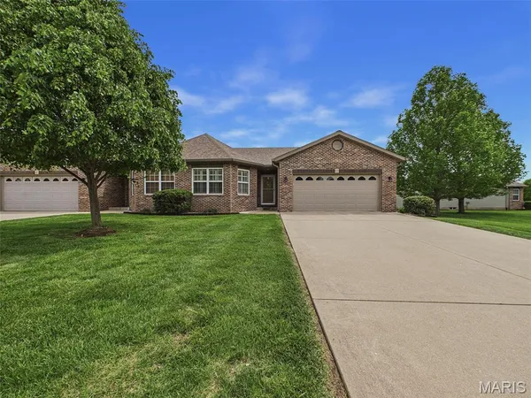 $290,000 | 44 Brooks Drive, Bethalto, IL 62010