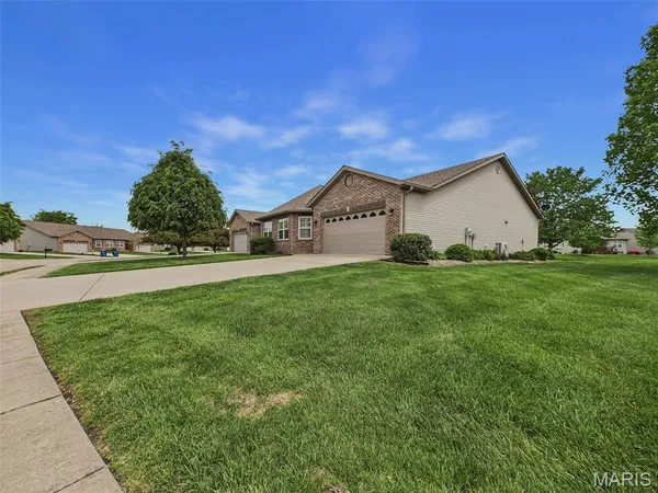 $290,000 | 44 Brooks Drive, Bethalto, IL 62010