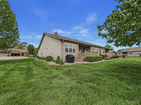 $290,000 | 44 Brooks Drive, Bethalto, IL 62010