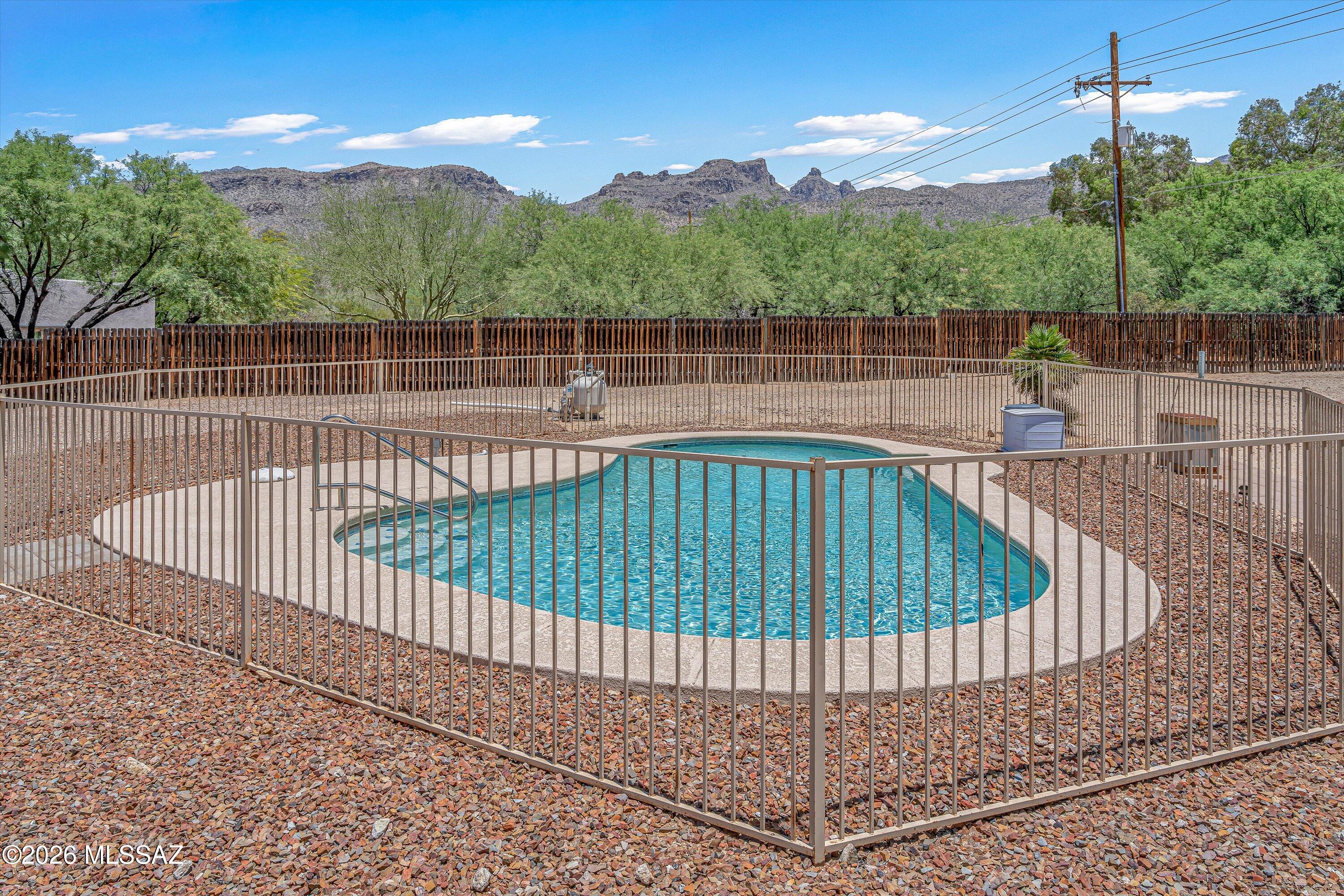 4940 North Castle Ridge Road Tucson, AZ 85749 - Photo 33 of 43 34-Pool Area