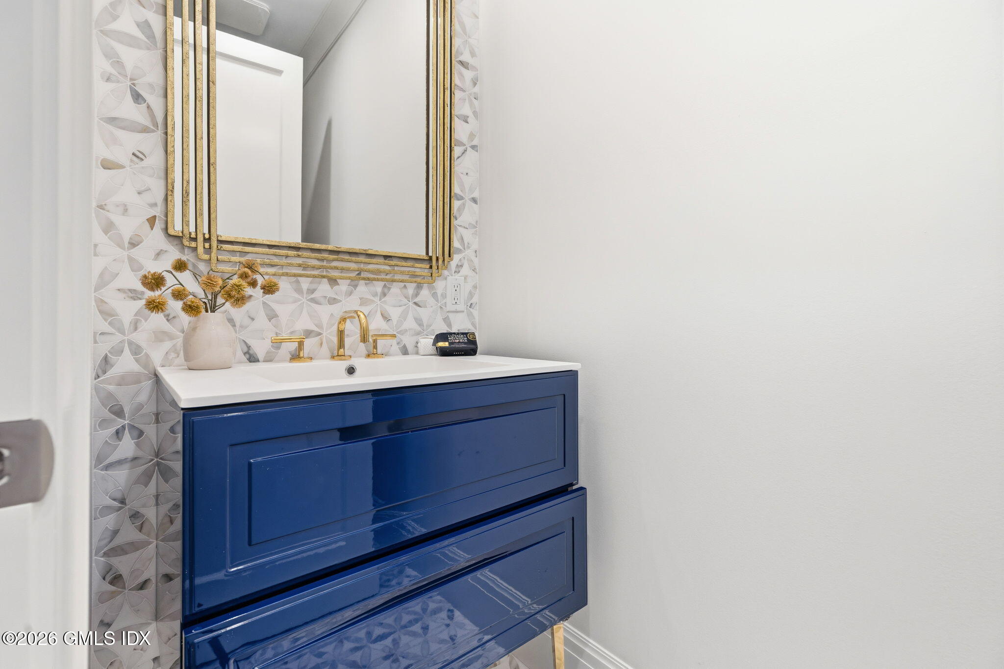11 Hearthstone Drive Riverside, CT 06878 - Photo 13 of 37 Powder Room