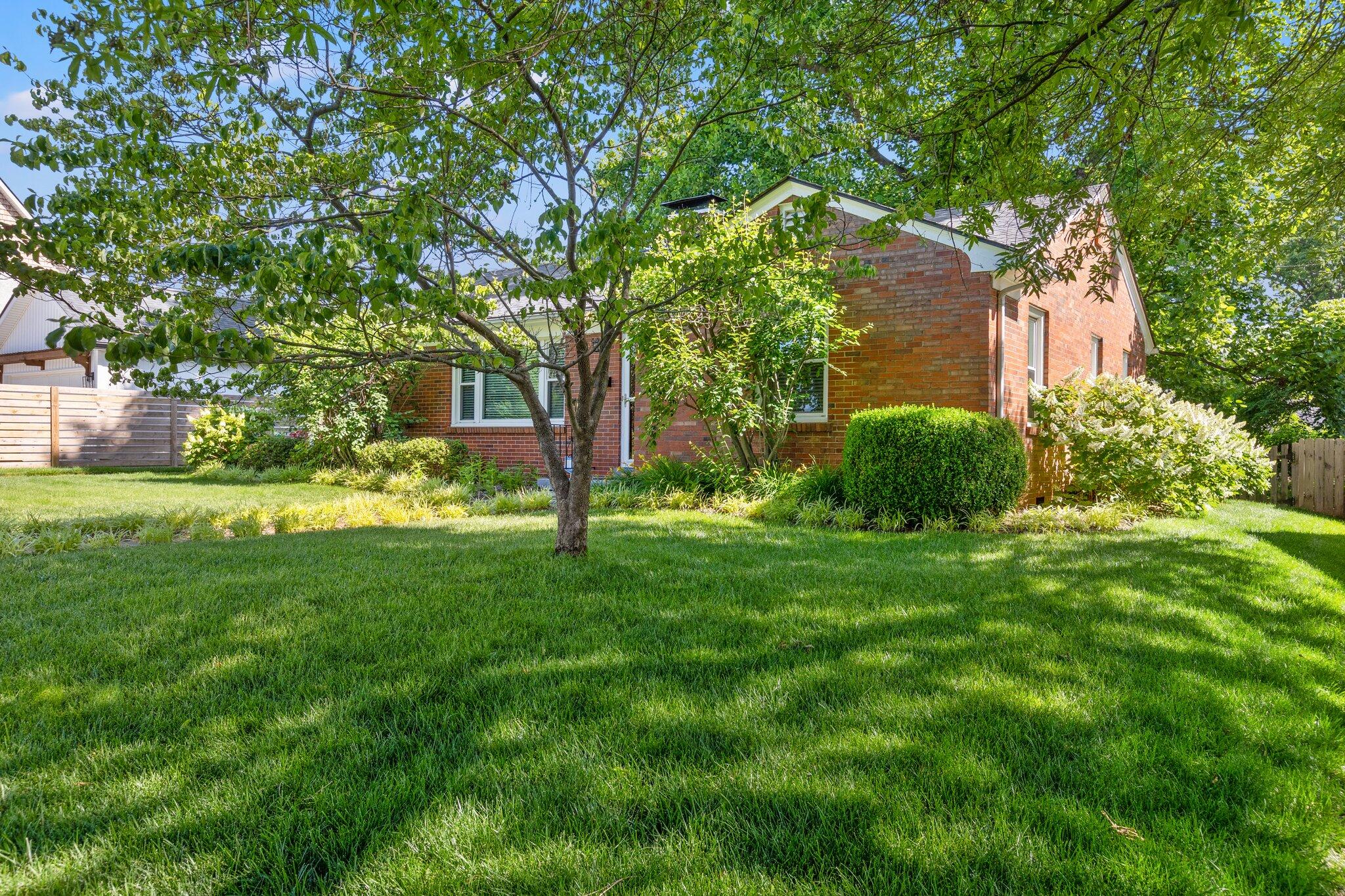 545 Reed Lane Lexington, KY 40503 - Photo 3 of 32 3-web-or-mls-IMG_6533