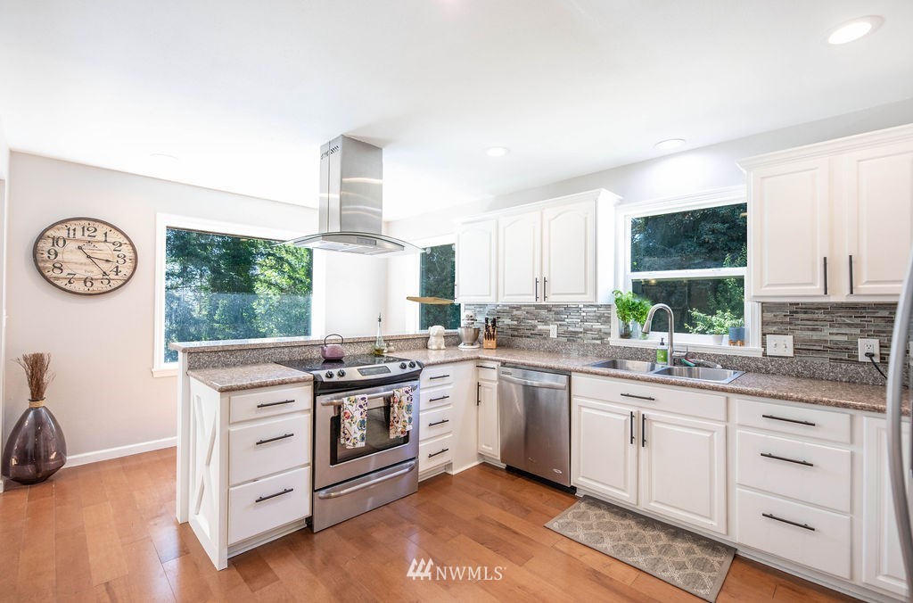 10627 Cherry Road Lake Stevens, WA 98258 - Photo 11 of 38 a kitchen with a stove a sink and a window