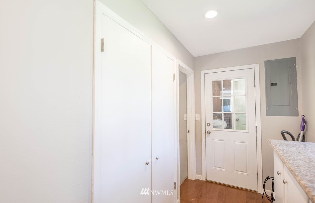 10627 Cherry Road Lake Stevens, WA 98258 - Photo 13 of 38 a view of a bedroom from the hallway