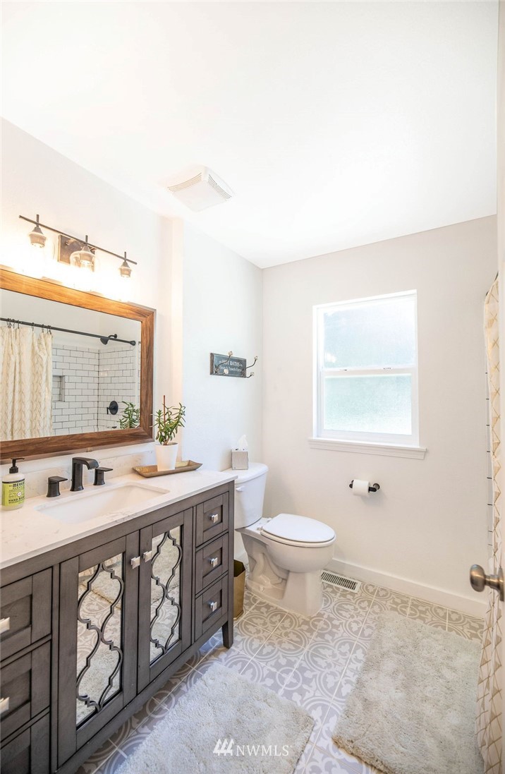 10627 Cherry Road Lake Stevens, WA 98258 - Photo 15 of 38 a bathroom with a toilet sink and mirror
