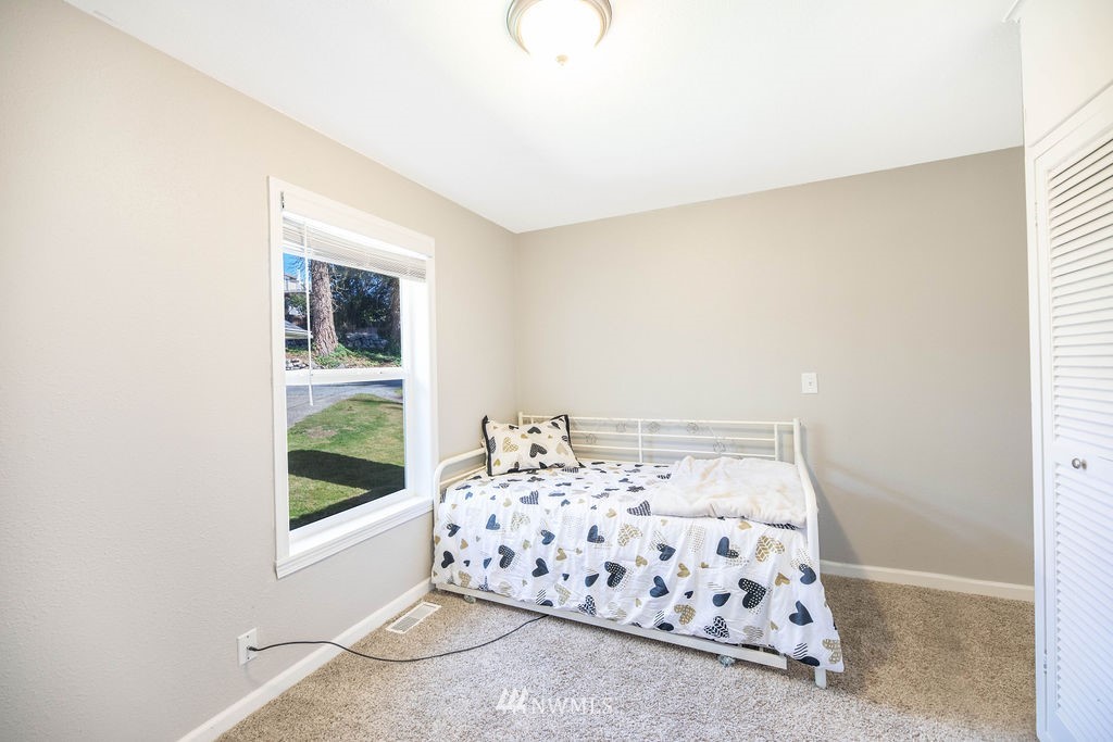 10627 Cherry Road Lake Stevens, WA 98258 - Photo 23 of 38 a bedroom with a bed and a window