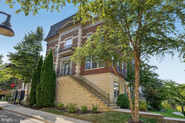 $850,000 | 510 Overlook Park Drive, Unit 32, Oxon Hill, MD 20745