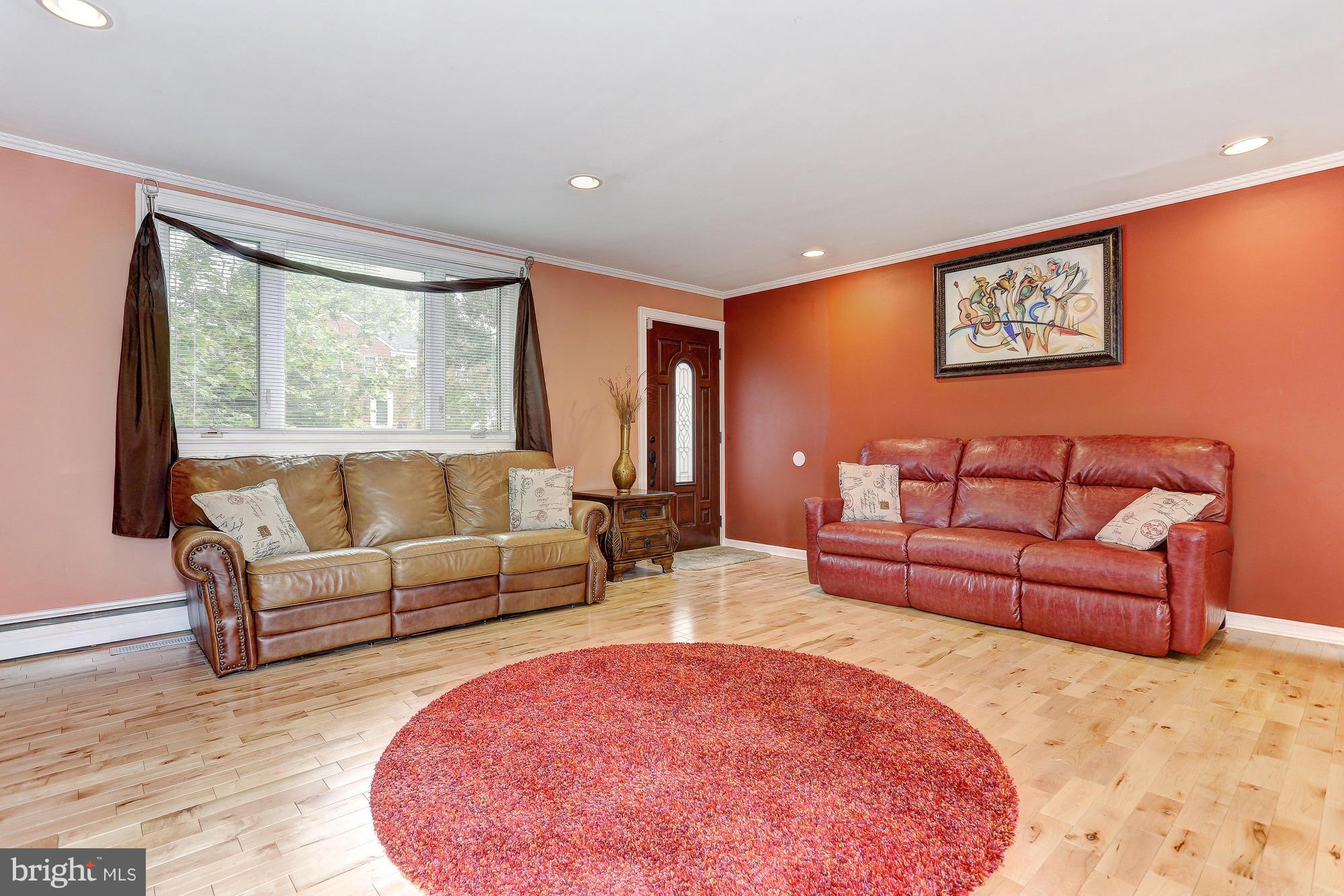 8449 Pleasant Plains Road Towson, MD 21286 - Photo 2 of 26 Living Room