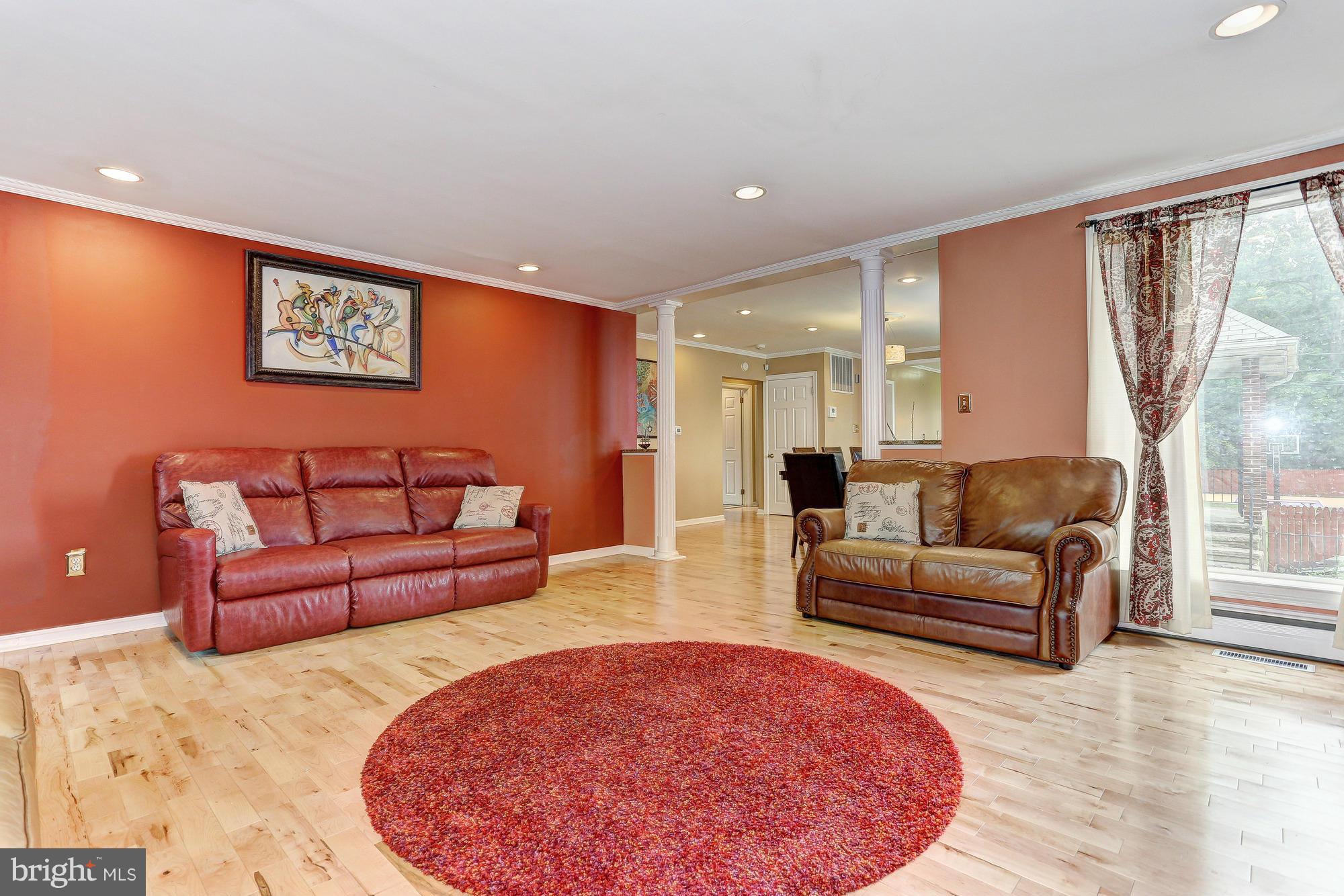 8449 Pleasant Plains Road Towson, MD 21286 - Photo 4 of 26 Living Room